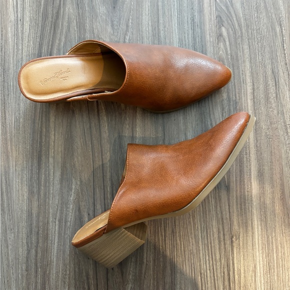 Universal Thread Heeled Mules - Picture 4 of 8